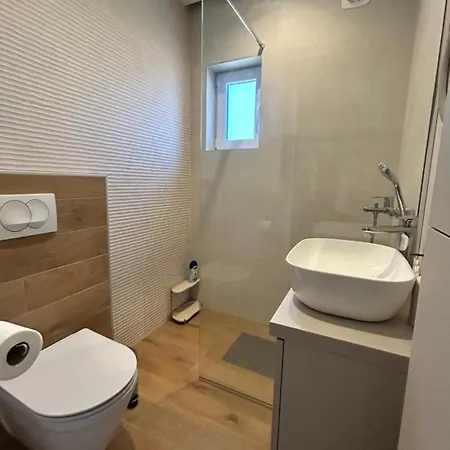Two Bedroom With Terrace And Sea View דירה *