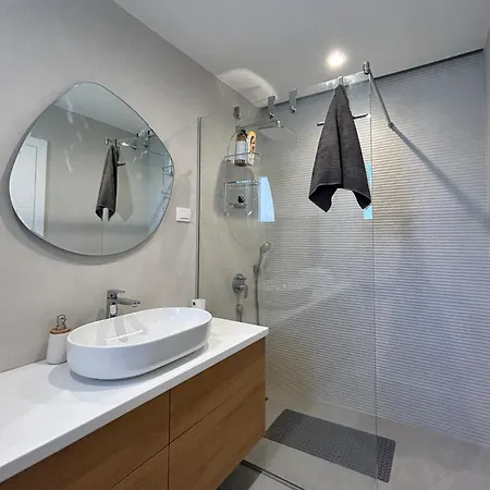 Two Bedroom With Terrace And Sea View דירה זאדאר